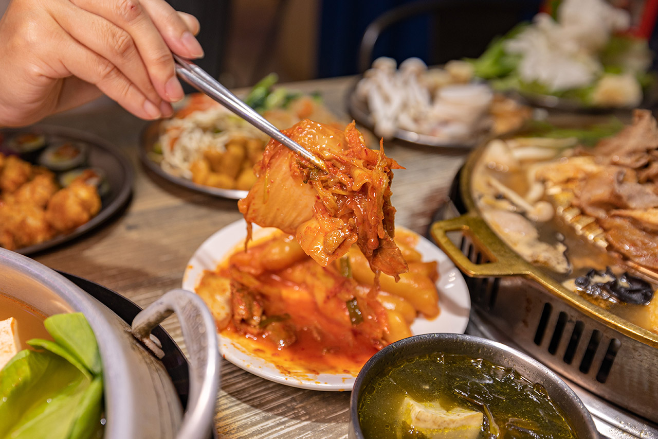 阿豬嘻烤肉村｜台北超平價吃到飽，西門町美食、韓式烤肉吃到飽、西門韓式烤肉、西門韓式料理、韓式烤五花肉、韓式烤肉餐廳、西門銅板烤肉、西門韓式吃到飽、西門吃到飽